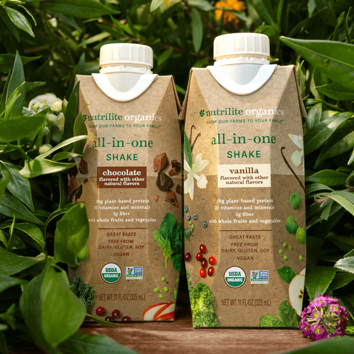 Nutrilite™ Organics All-in-One Shakes – Chocolate. Item # 318668 - Twelve 325 mL/11 fl. oz. Shakes